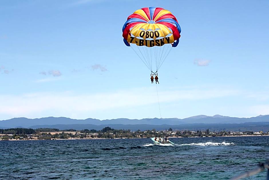 Twin Peaks Lakeside Inn