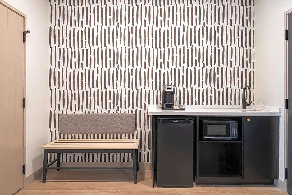 Atwell Suites Kansas City Airport By IHG