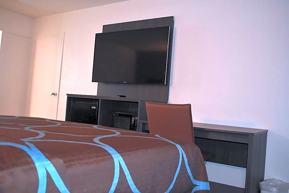Super 8 by Wyndham Riverside AL