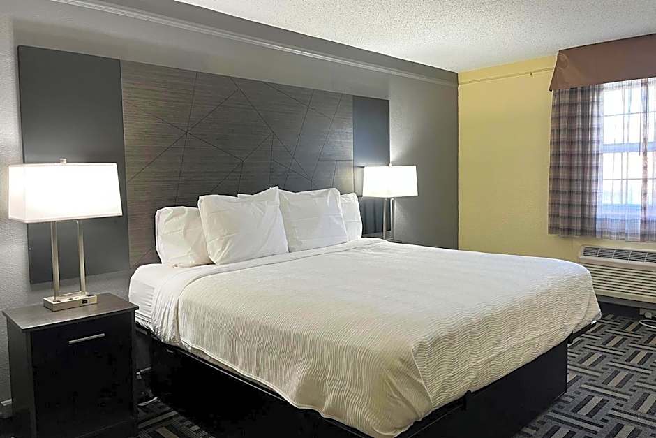 Photo 1 of 8 of 1 King Bed