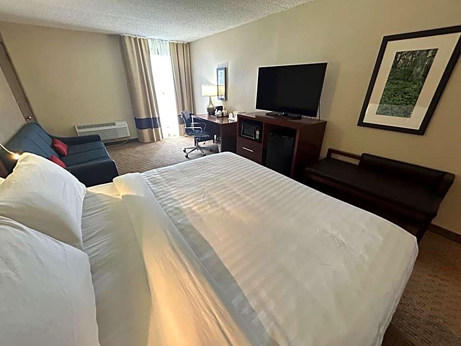 Best Western Rochelle Inn & Suites near DeKalb