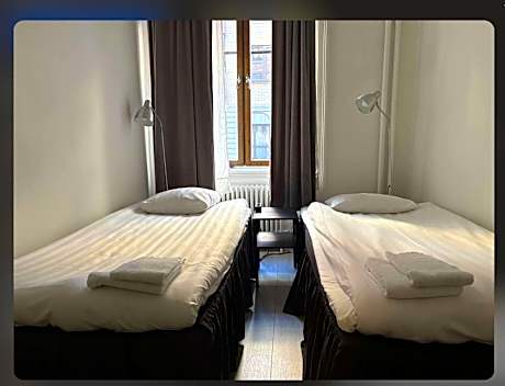 Economy Twin Room with Shared Bathroom