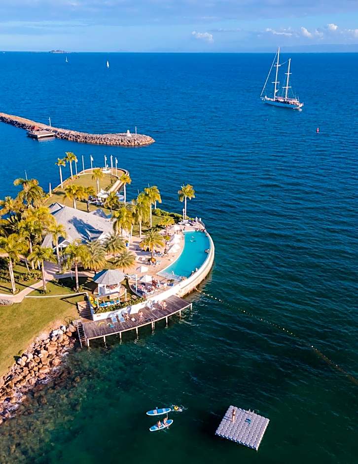The Bannister Hotel & Yacht Club