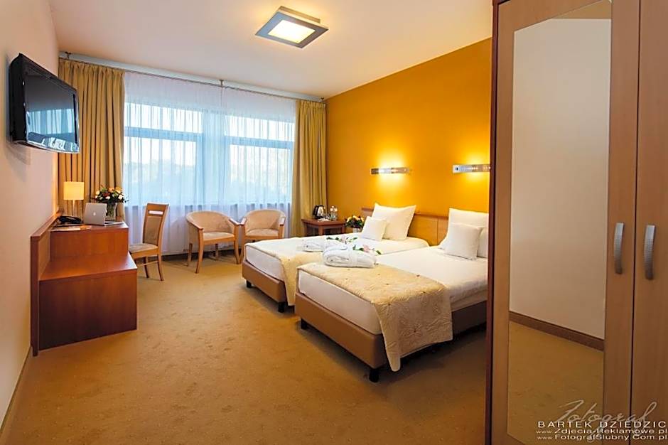 Hotel Victor Pruszkow DeSilva