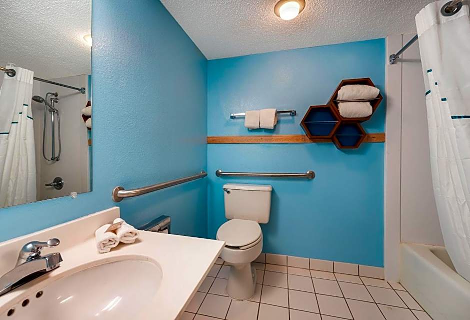 HomeTowne Studios by Red Roof Painted Post