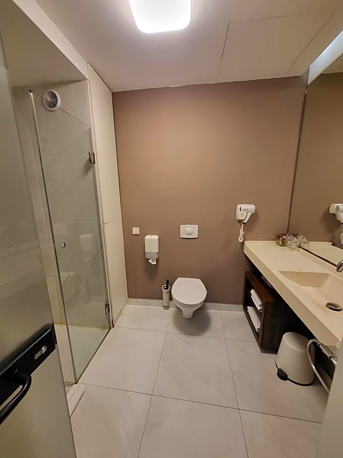 Adresa Suites