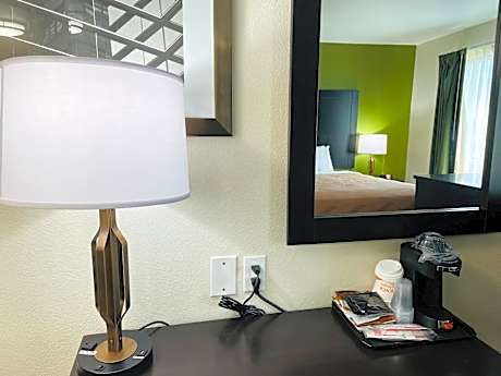 Queen Room - Non Smoking