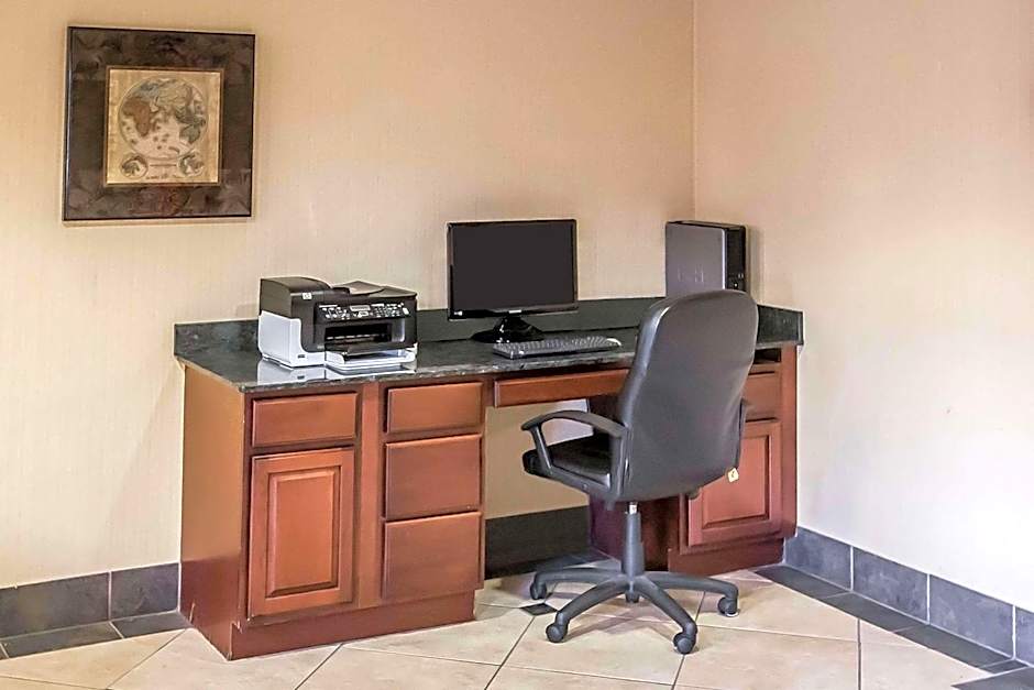 Econo Lodge Inn & Suites Monroe