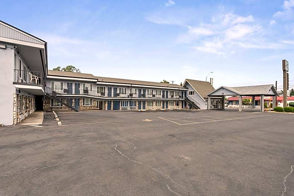 Pine Tree inn