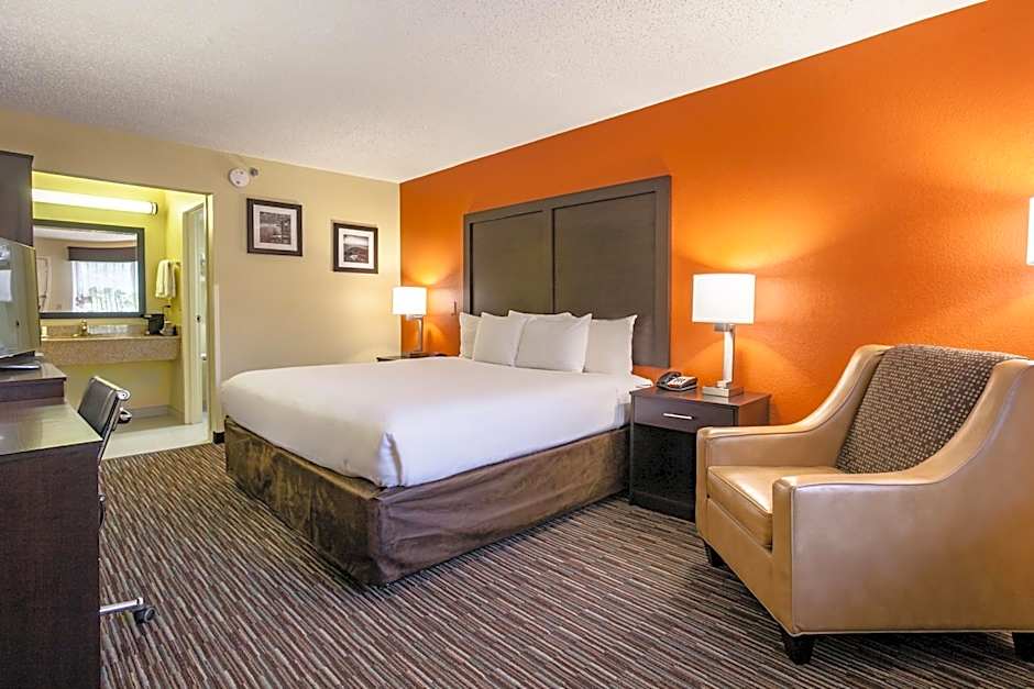 Clarion Pointe Biltmore Village