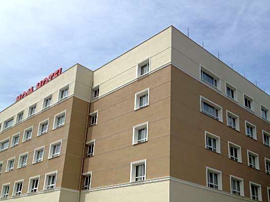 Mom Hotel