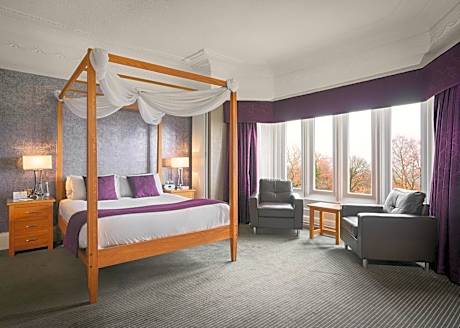 Suite with Four Poster Bed