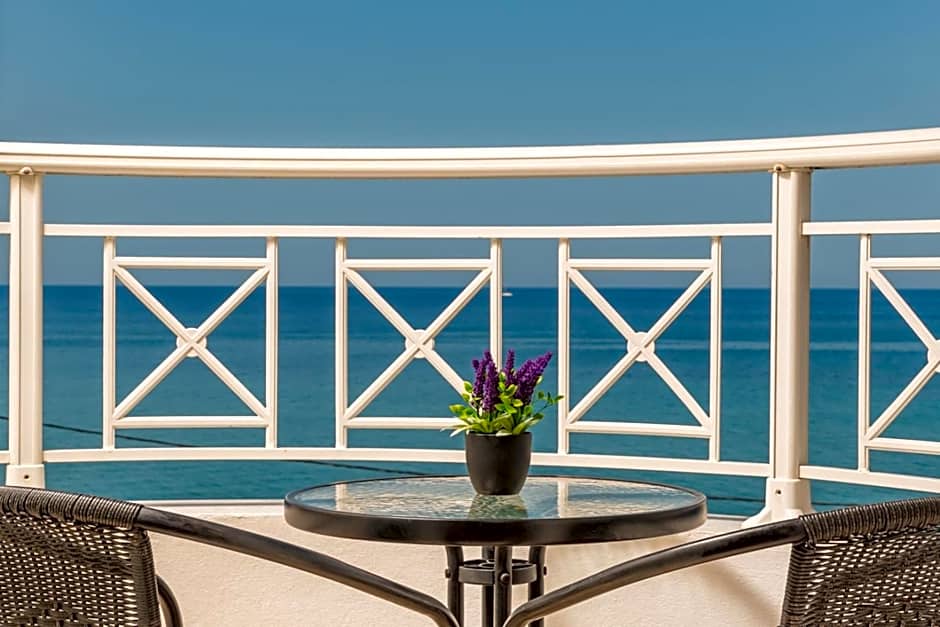 Nefeli Beach - living by the sea