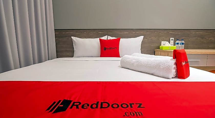 RedDoorz near Taman Rejomulyo