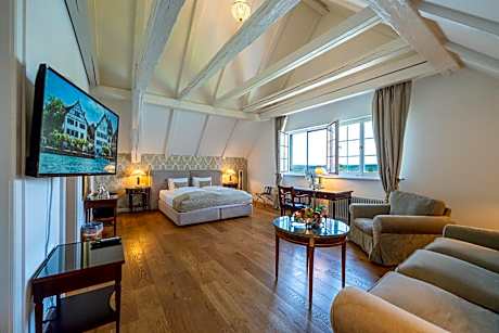 Family Room with Lake View