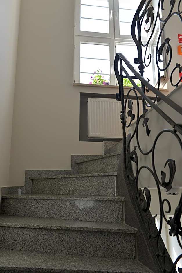 Five Point Hostel & Apartments