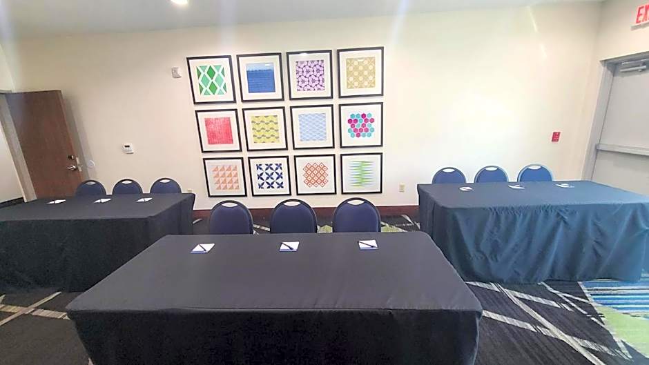 Holiday Inn Express & Suites San Antonio NW Near Seaworld by IHG