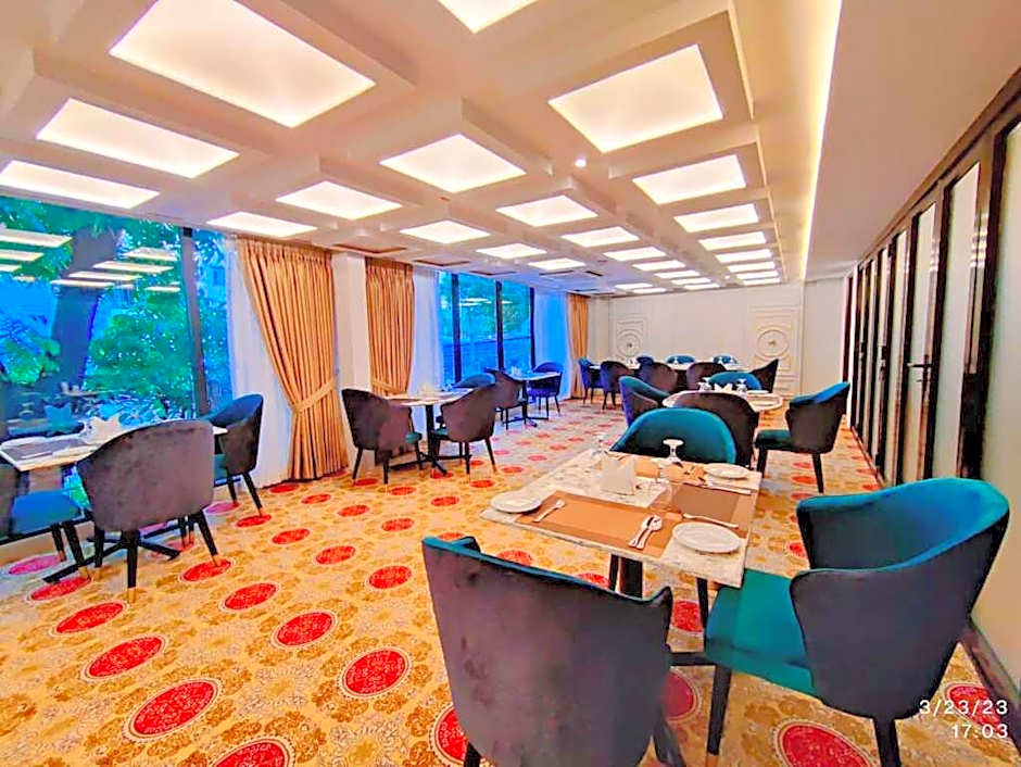 Unique Regency Hotel