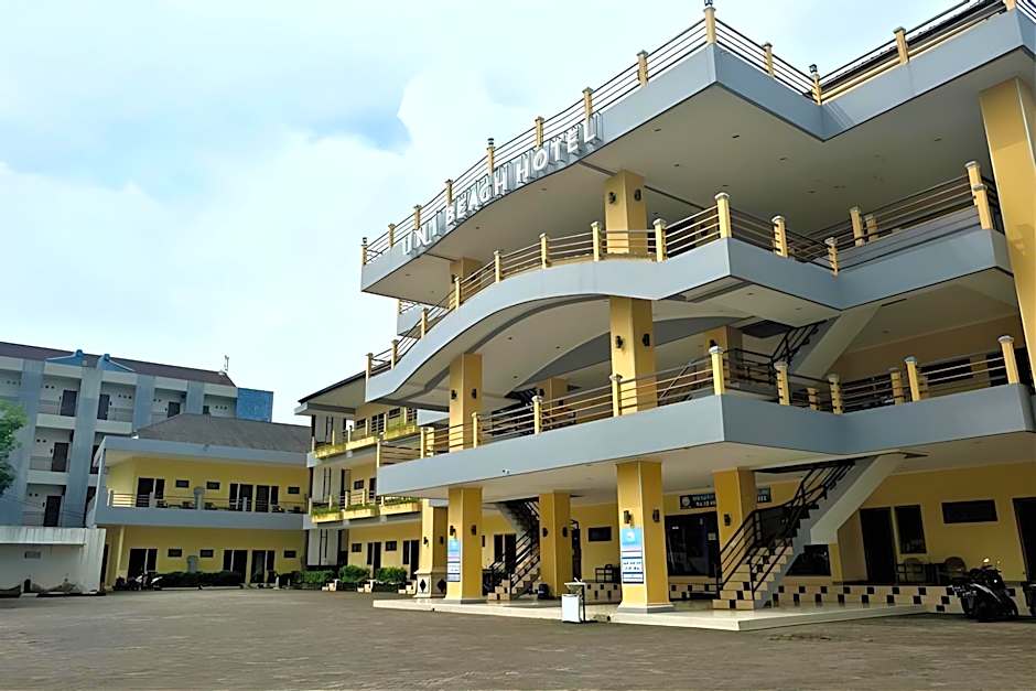 Uni Beach Hotel