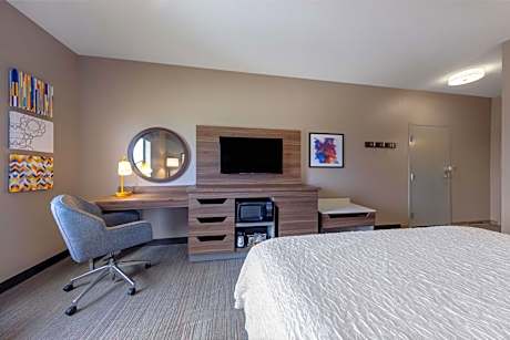 1 King Bed Nonsmoking