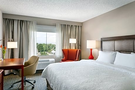 King Room with Bath Tub - Mobility Access