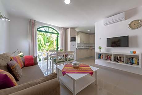 two-bedroom top floor apartment with roof terrace (max 4 paxes)