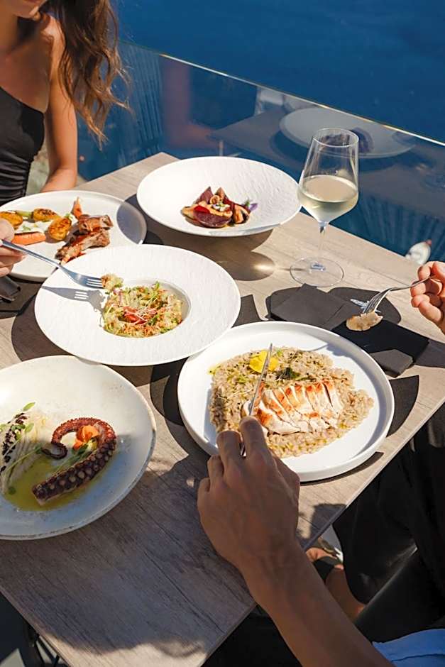 La Perla Villas - Adults Only