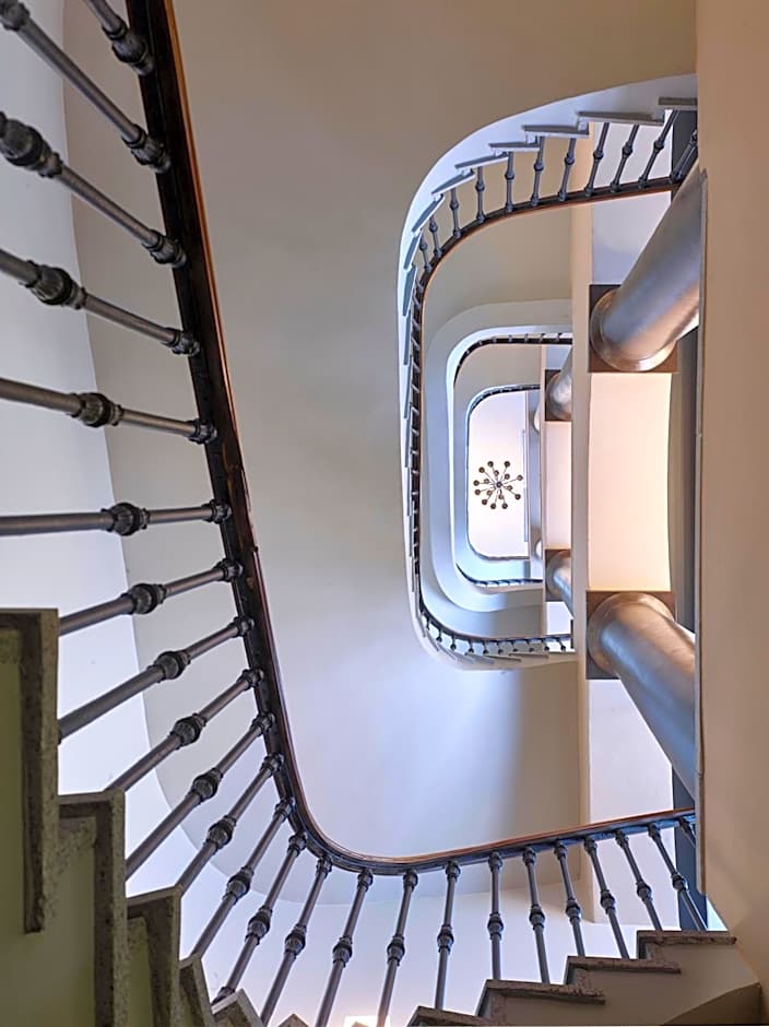 The ICON Hotel & Lounge