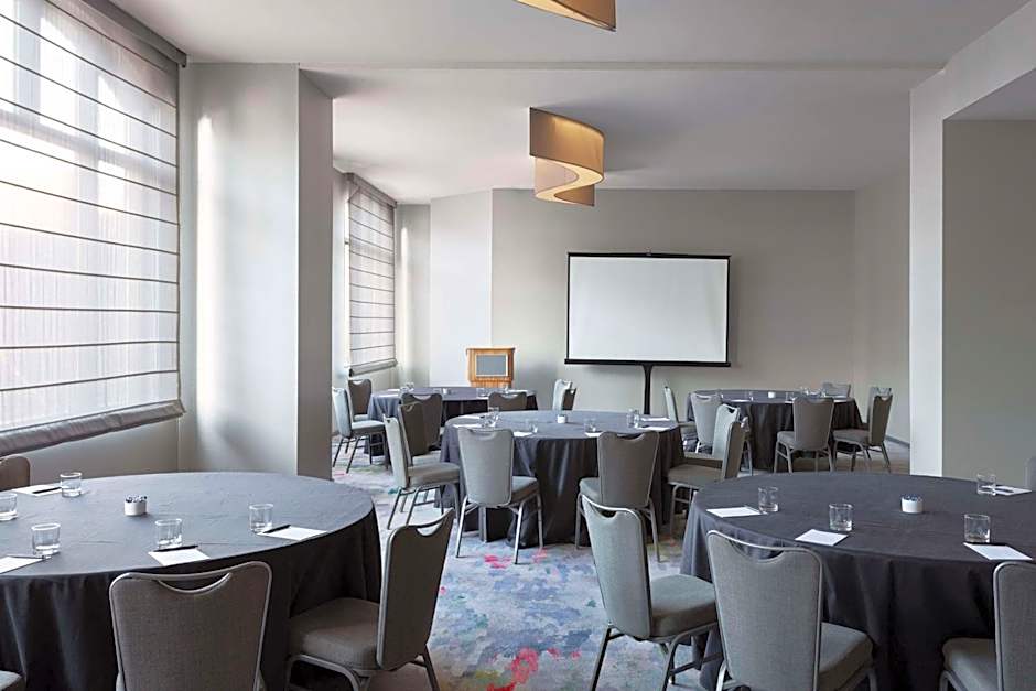 The Lofton Hotel Minneapolis, Tapestry Collection by Hilton