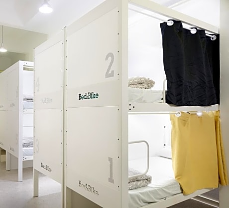 Bed in 16-Bed Mixed Dormitory Room
