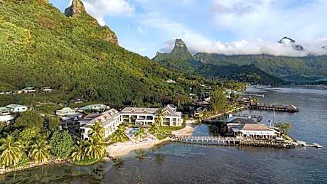 Cook's Bay Hotel & Suites