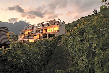 byHaller Suites & AO Restaurant