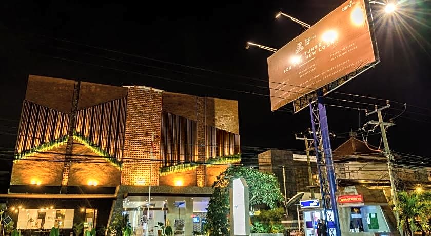Berry Biz Hotel