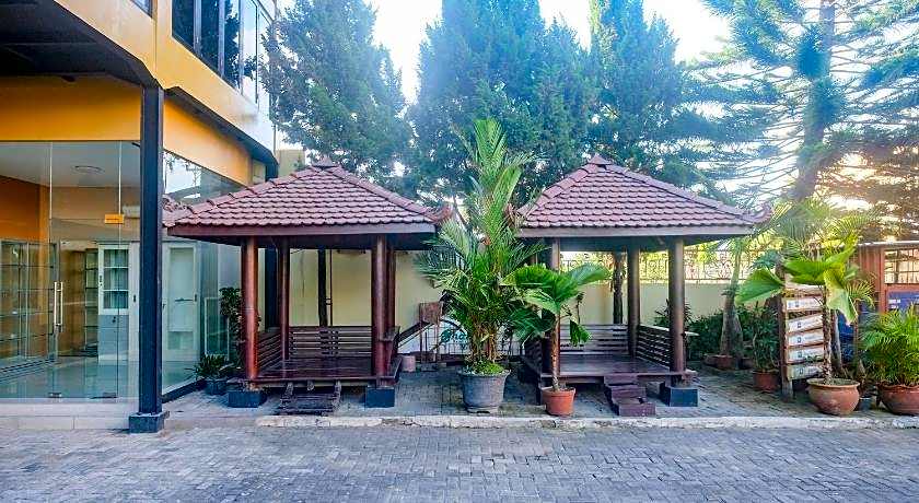 RedDoorz @ Shabrina Homestay Syariah Maguwo