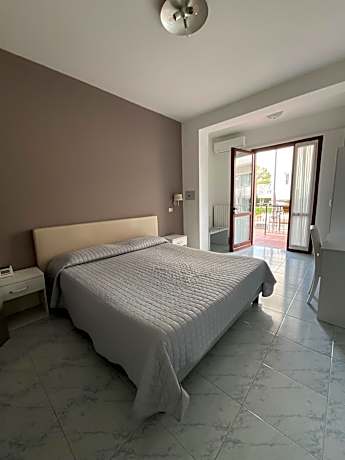 Comfort Double Room with Partial Lake View Dependence