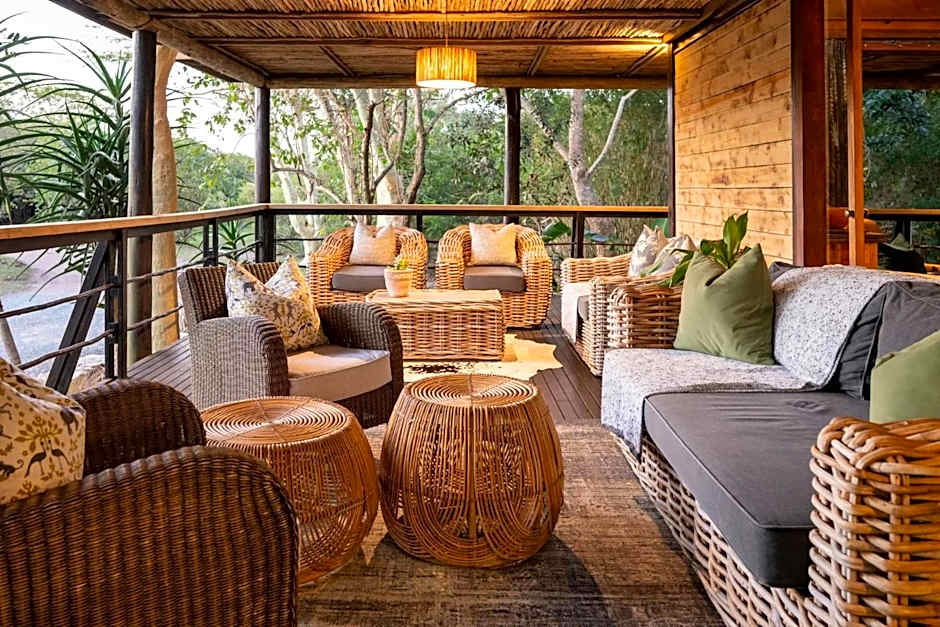 Makakatana Bay Lodge