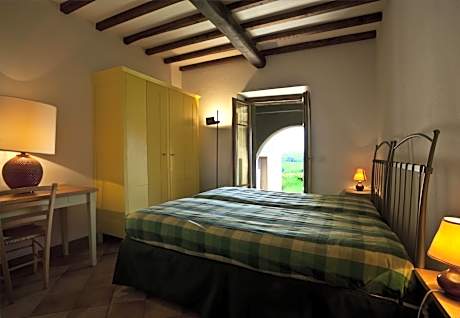 One-Bedroom Apartment (4 Adults)