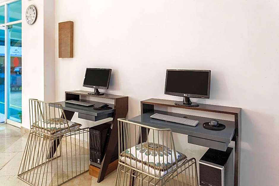 Howard Johnson Leon Avenida