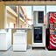 Econo Lodge Inn & Suites