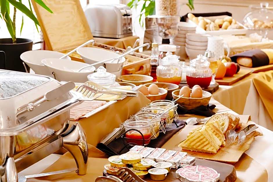 Penzión Wellness & Restaurant Zoborská, free parking