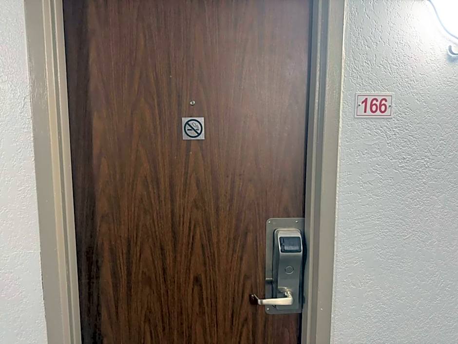 Express Inn & Suites