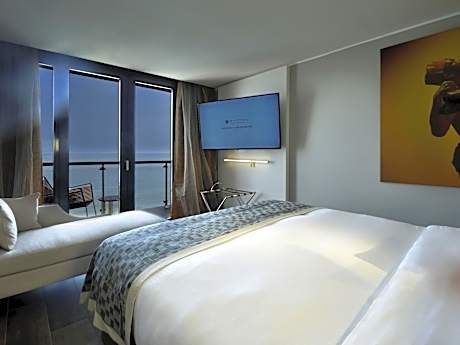 Deluxe King Room with Sea View