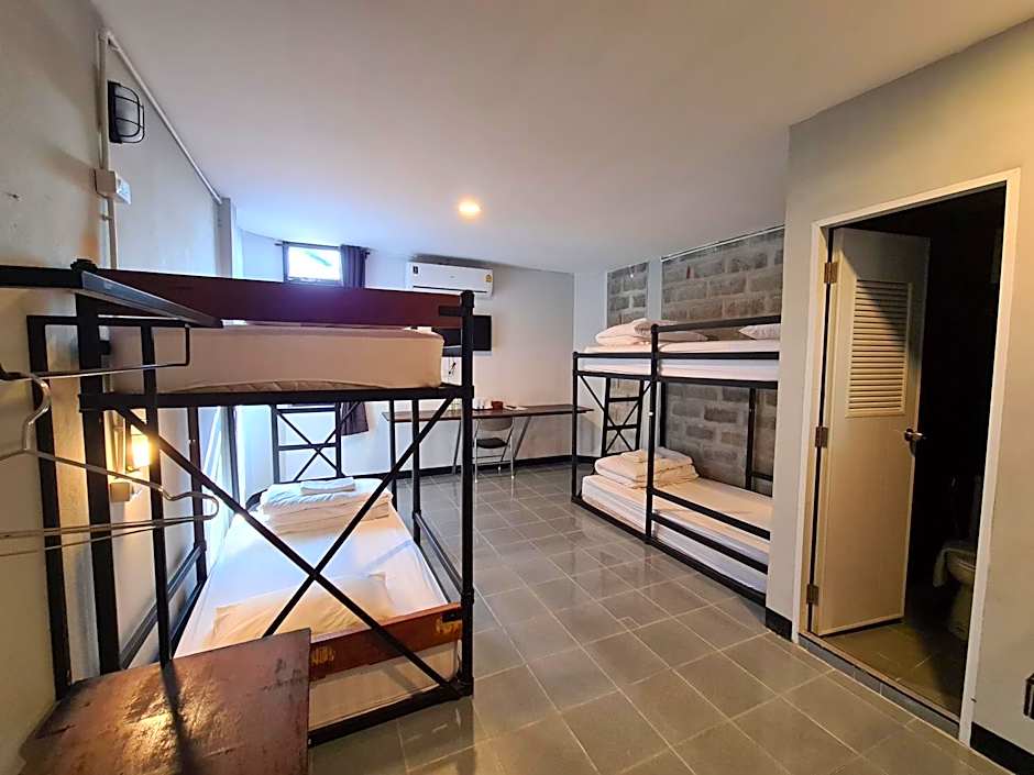 Photo 1 of 5 of Family Bunk 4 Beds