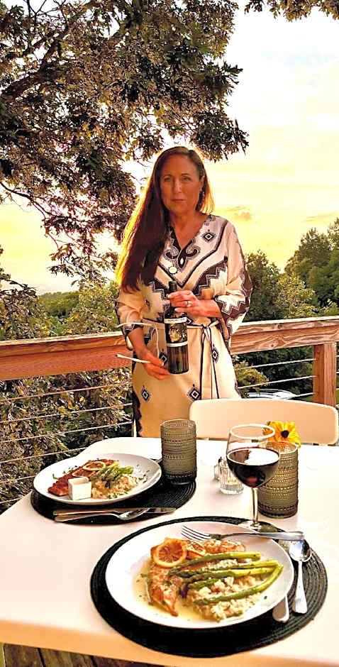 Fire Mountain Inn, Cabins & Treehouses - Bed And Breakfast