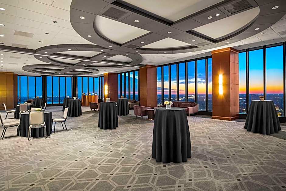 The Marquette Hotel, Curio Collection by Hilton