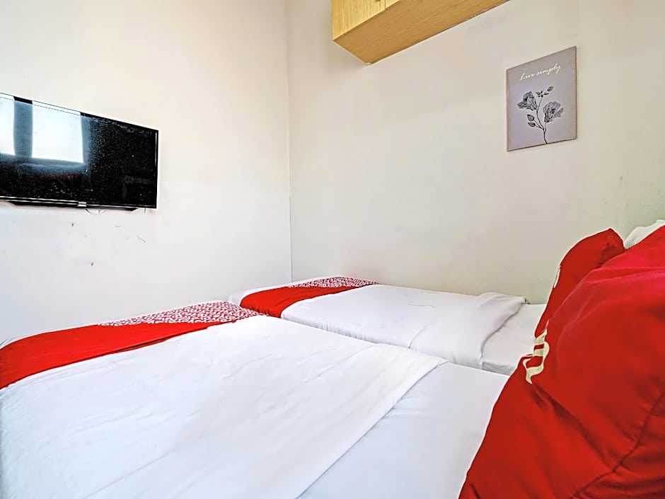 OYO 92768 Flagship Exclusive Colombus Near Stasiun Karawang