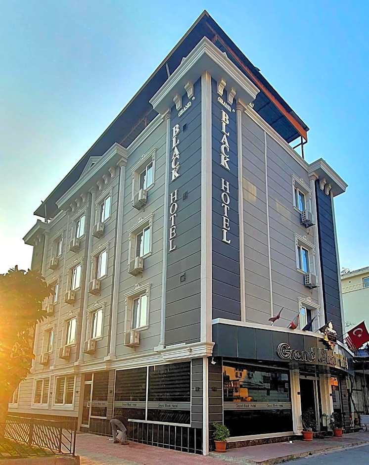 Grand Black Hotel