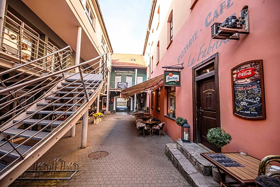 Hotel & Apartments U Černého orla