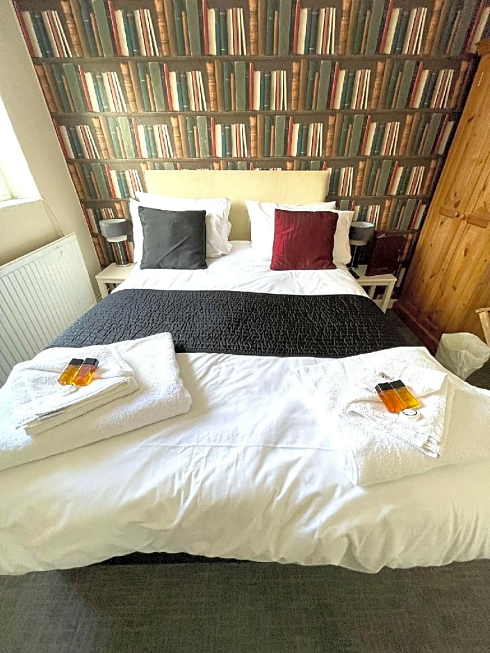 The Crown And Cushion