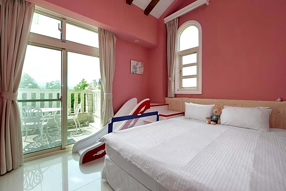 Dancing Butterfly Inn Family sliding BnB